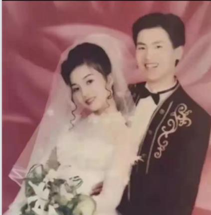 上世纪八九十年代婚纱照：最后一张女主颜值真高(图4)